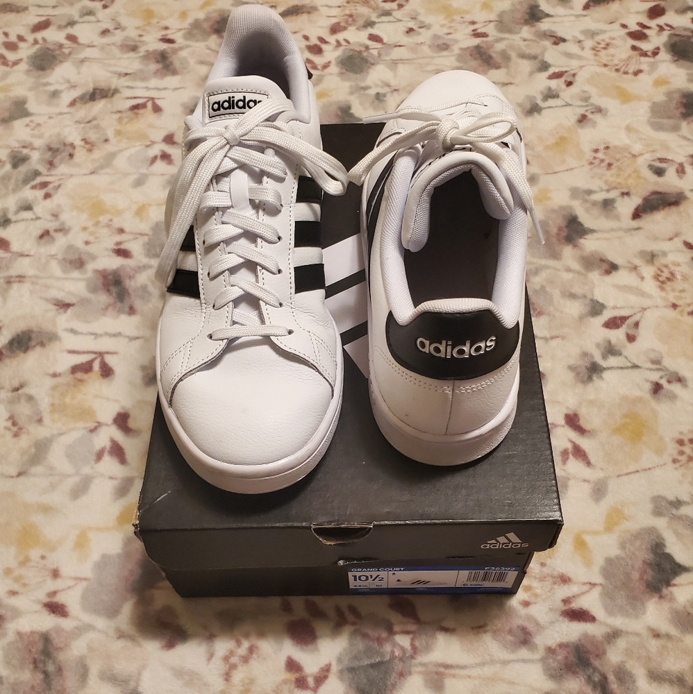 Adidas Tennis Shoe
